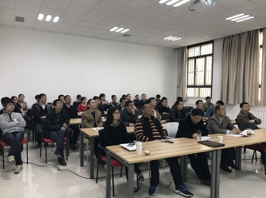 William威廉英国官网组织新进教师进行首聘期满述职汇报